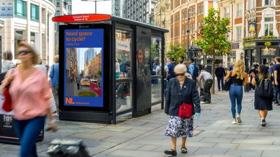 Een poster van de campagne in Londen op een bushokje - NBTC cover - AI bot, Het Nederlands Bureau voor Toerisme & Congressen (NBTC), Cycling Lifestyle AI-tool