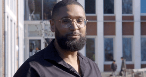 Man geeft uitleg over subsidieportaal