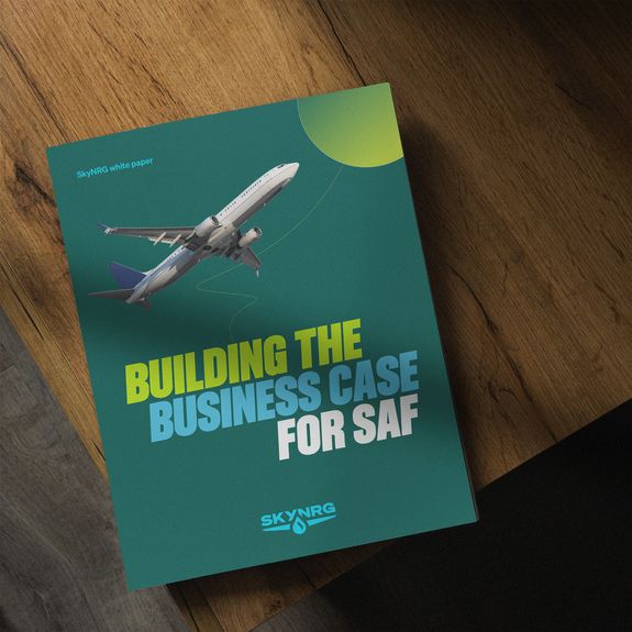 Omslag van de SkyNRG brochure 'Building the Business Case for SAF'